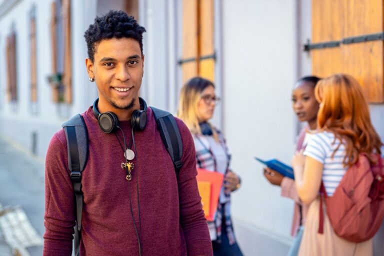 étudiant souriant
