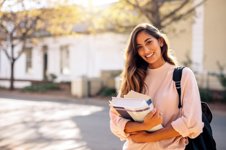 jeune étudiante lors de la rentrée universitaire